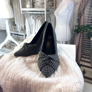 New York & Company black & grey flannel high heels, women's size 10. #S157